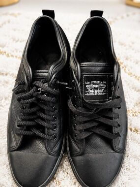 Levi's Men’s Black Lace-Up Low-Top Sneakers
